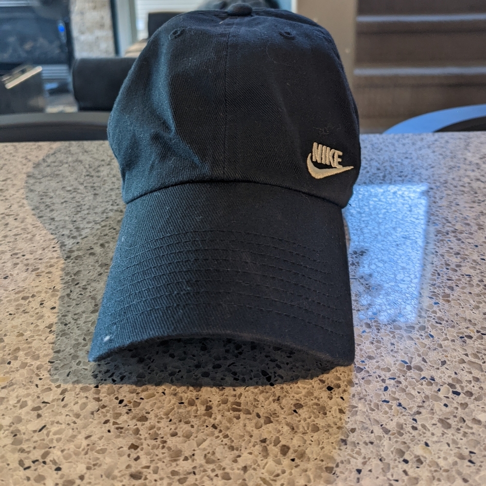 Nike Hat - Picture 2 of 3